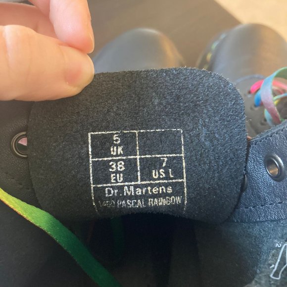 BRAND NEW DR. MARTENS SIZE 7 US / 38 EUR - Picture 4 of 5